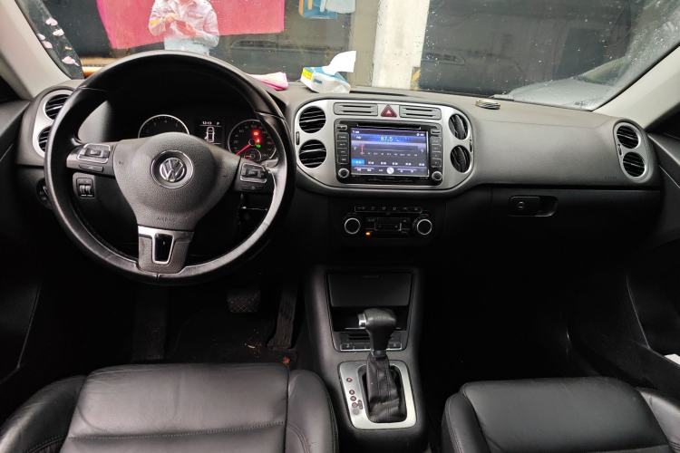 Used Volkswagen Tiguan 2010 1.8 TSI Automatic Two-Wheel Drive Urban Edition Center Console