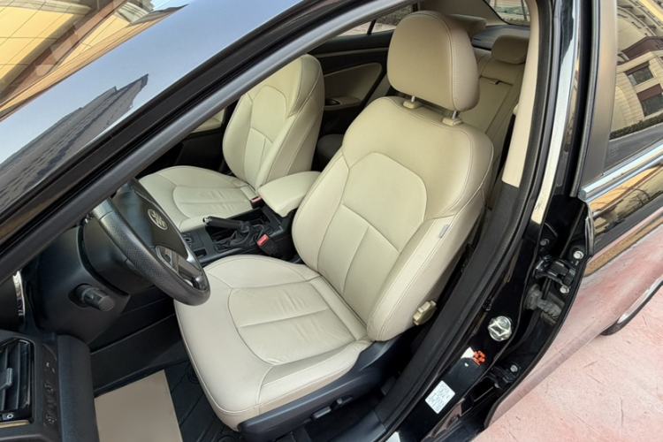 Used Bestune B70 2014 2.0L automatic luxury version
