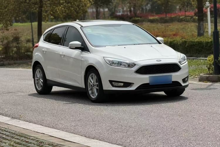 Used Ford Focus 2017 Hatchback EcoBoost 180 Automatic Elite Model Exterior 4