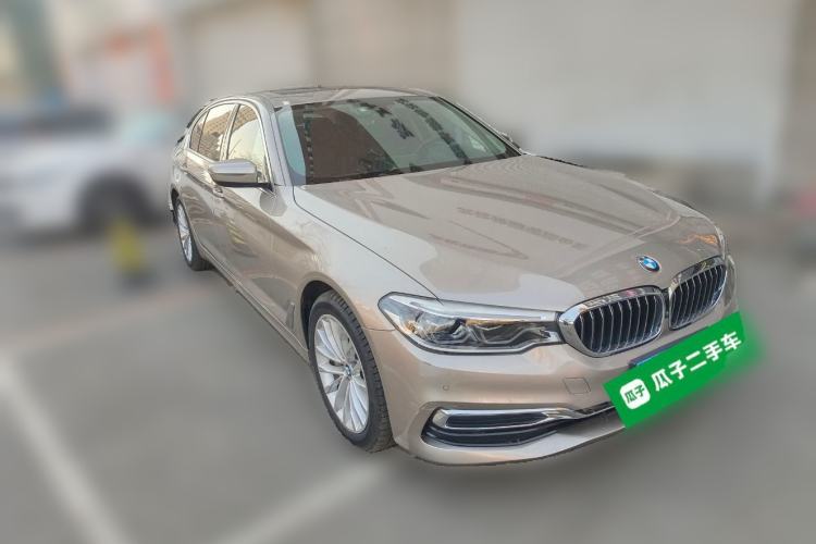 Used BMW 5 Series 2019 Facelifted 530Li Luxury Edition Premium Package Front Right 45 Deg