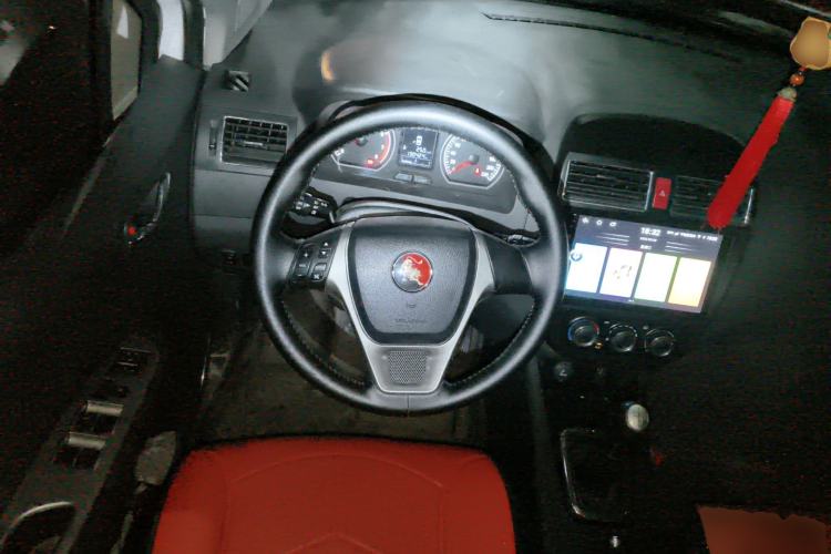 Used FORTHING Joyear X5 2013 1.6L Manual Luxury Model China IV Standard
