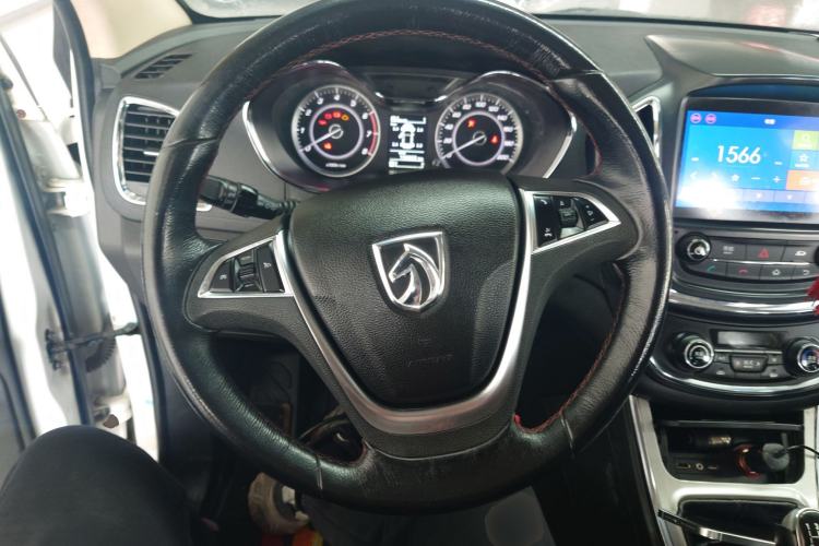 Used Baojun 560 2015 1.8L manual luxury version