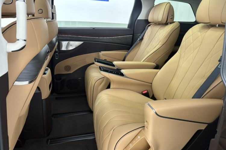 Used Denza D9 2024 DM-i 980 Four-Wheel Drive Prestige Model Interior 3