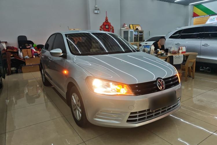 Used Volkswagen Jetta 2015 Zhuihui Edition 1.4L Manual Fashion Model Front Right 45 Deg