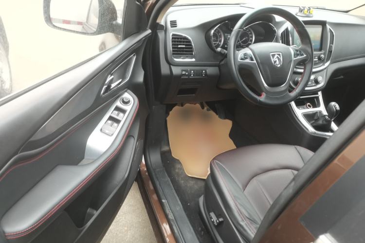Used Baojun 560 2015 1.8L manual luxury version
