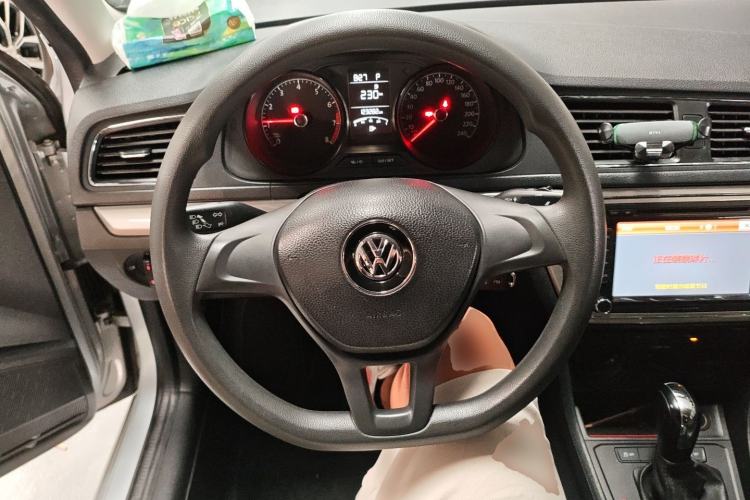 Used Volkswagen Lavida 2015 1.6L Automatic Fashion Edition
