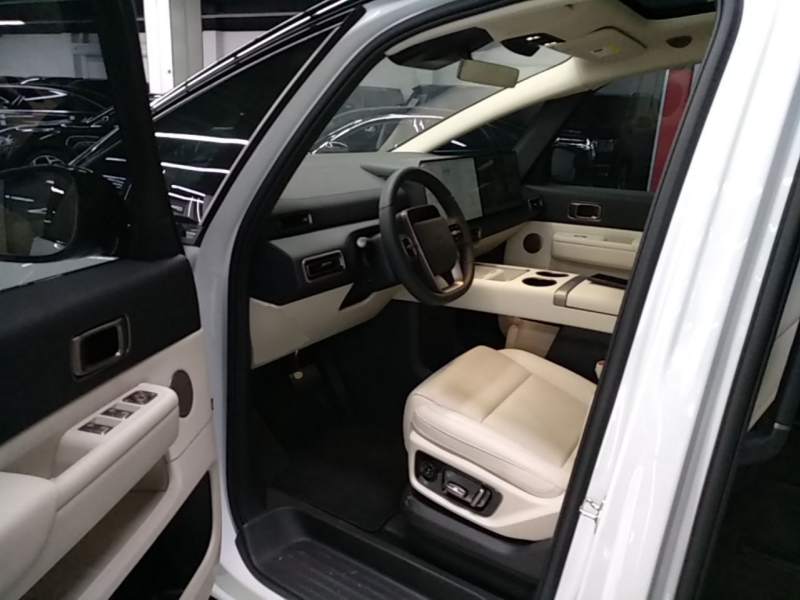 Used Li Auto MEGA 2025 Home Family Special Edition — 14