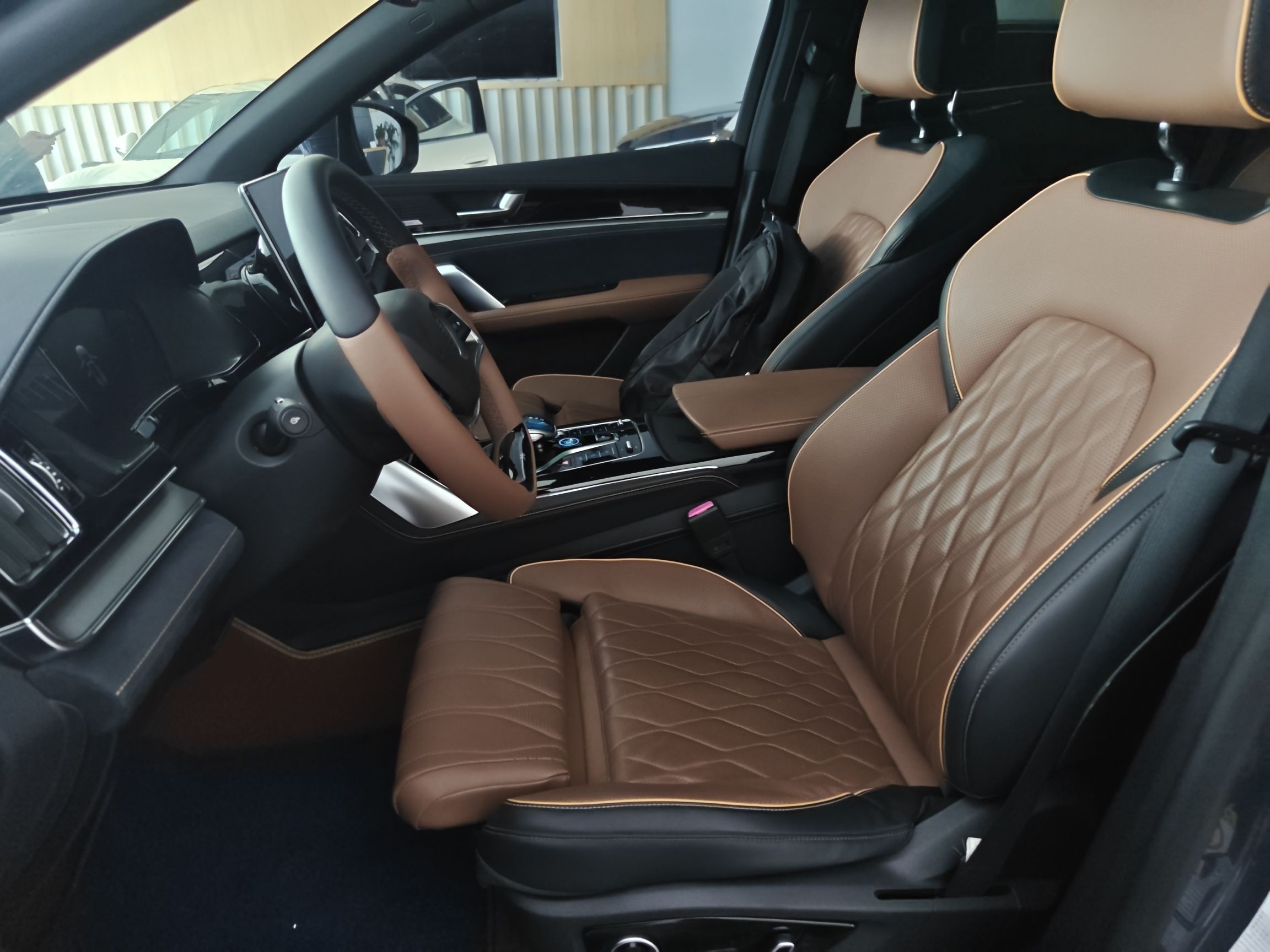 Переднее сиденье в автомобиле