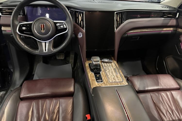 Used Hongqi HS7 2023 2.0T Automatic All-Wheel-Drive Flagship Edition Six Seats Interior 1