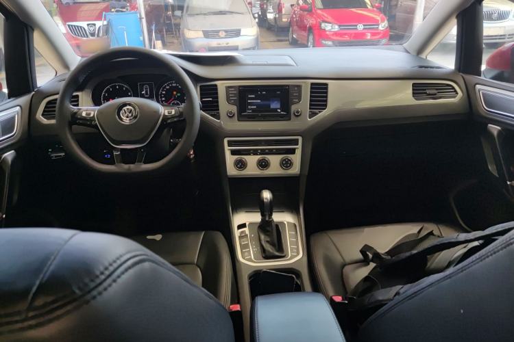 Used Volkswagen Golf Sportsvan 2016 230TSI Automatic Trend Edition Center Console