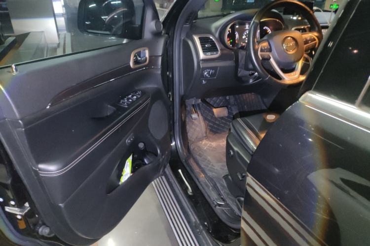 Used Jeep Grand Cherokee 2014 3.0L Comfort Navigation Edition
