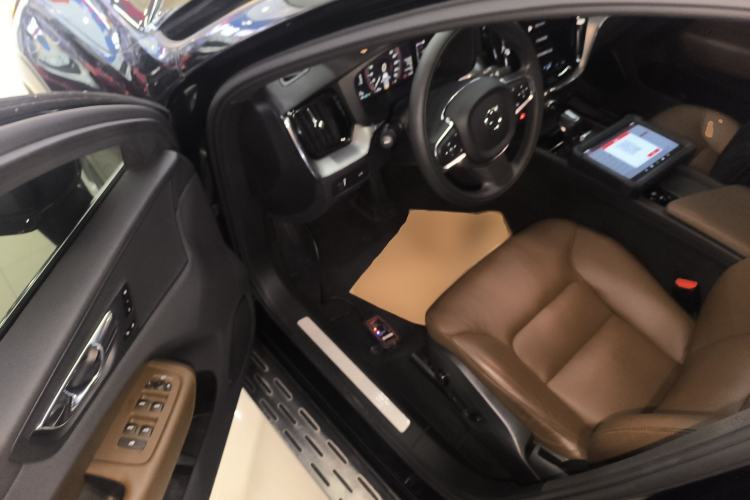 Used Volvo XC60 2021 T5 4x4 Smart Luxury Edition