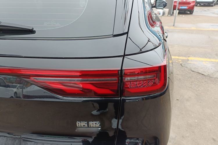 Used Dongfeng Aeolus Huge 2022 Mach Dual-Motor 1.5T MHD Dare-to-Dream Edition