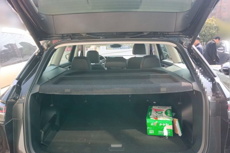 Used Volkswagen Tavendor 2024 380TSI All-Wheel-Drive R-Line Cruise Premium Edition Trunk