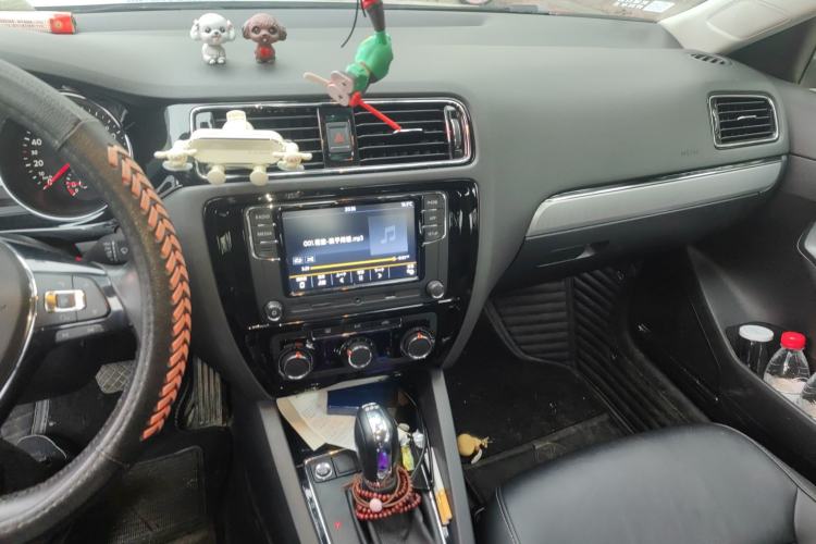 Used Volkswagen Sagitar 2018 280TSI DSG Ignite Edition Audio And AC Panel