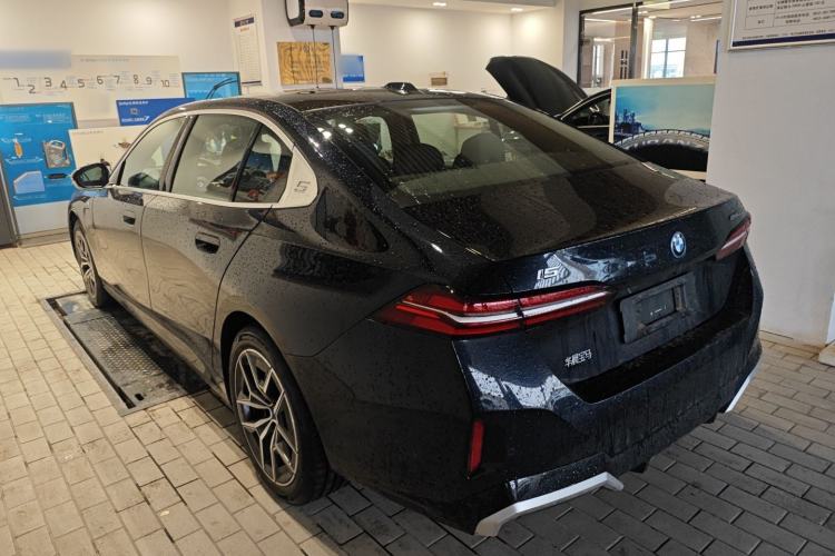 Used BMW i5 2024 eDrive 35L Luxury Model with M Sport Package
