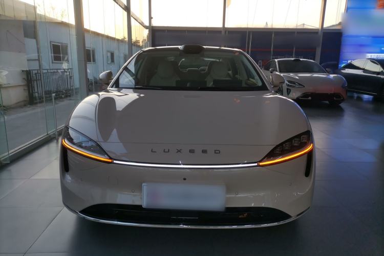 Used Hima Luxeed S7 2025 855 km Max
