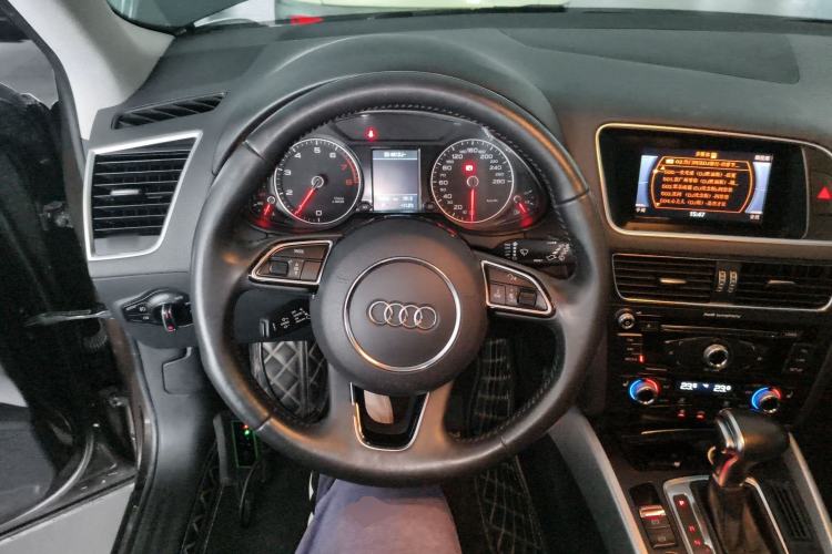 Used Audi Q5 2017 Plus 40 TFSI Technology Model
