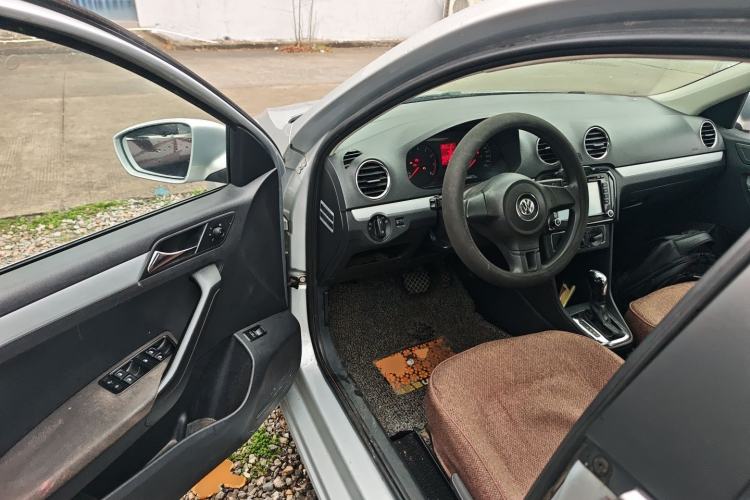 Used Volkswagen Jetta 2015 Value Edition 1.6L Automatic Comfort Version Driver Seat