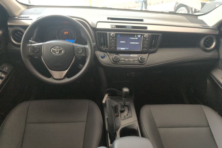 Used Toyota RAV4 2019 2.0L CVT Two-Wheel Drive Luxury Version China VI Standard