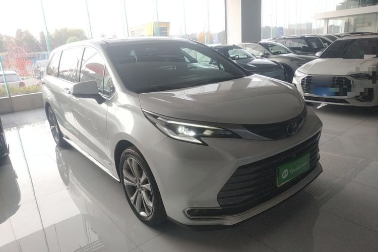 Used Toyota Sienna 2023 2.5L Hybrid Deluxe Edition