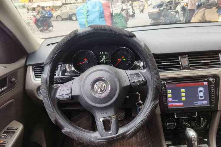 Used Volkswagen Bora 2015 Value Edition 1.6L Automatic Comfort Version Steering Wheel