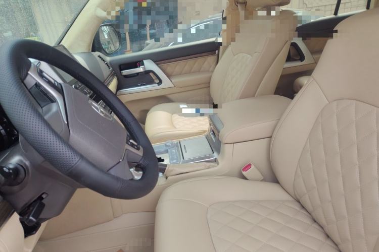 Used Toyota Land Cruiser 2021 5.7L VXR Genuine Leather – Middle East Left Front Seat