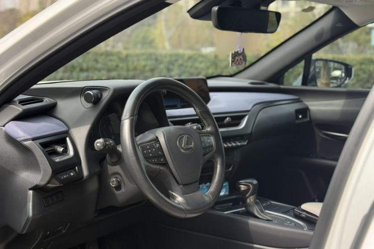 Used Lexus UX 2020 260h Explore & Enjoy Edition
