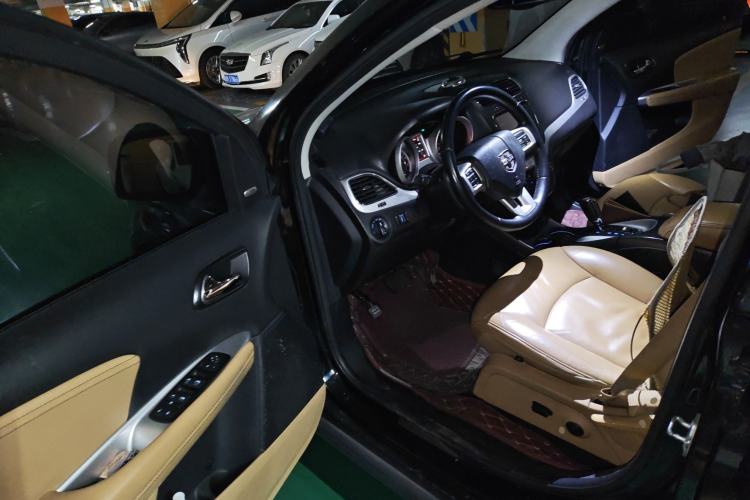 Used Dodge Journey 2013 2.4L Two-Wheel Drive Luxury Version