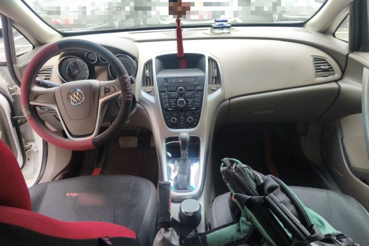 Used Buick GT 2013 GT 1.6L Automatic Fashion Edition Center Console