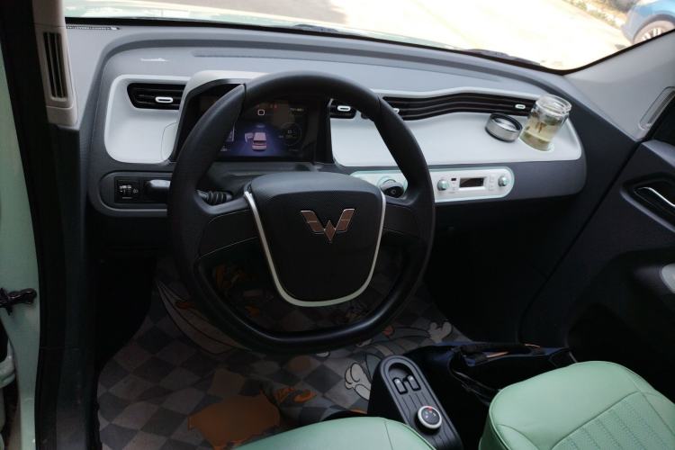 Used Wuling Hongguang MINIEV 2021 Macaron Fashion Edition Lithium-Ion Battery Center Console