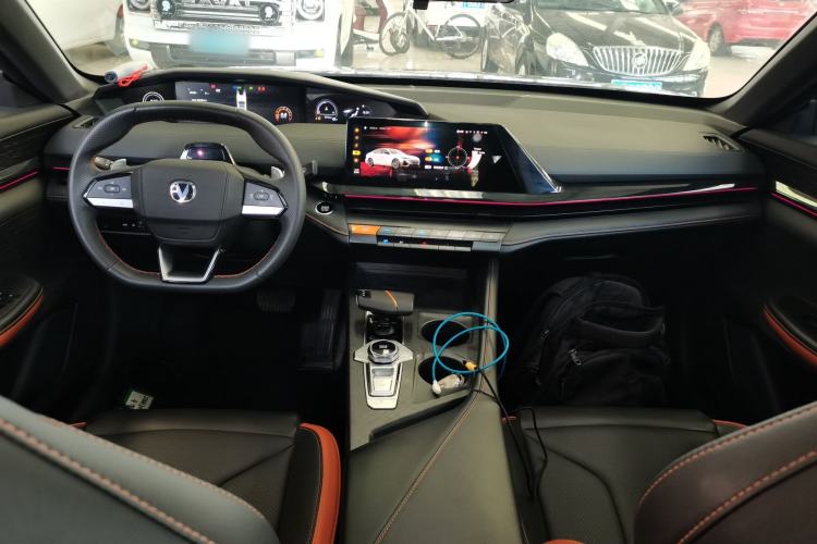 Used CHANGAN UNI-V 2023 1.5T Prestige Model Center Console