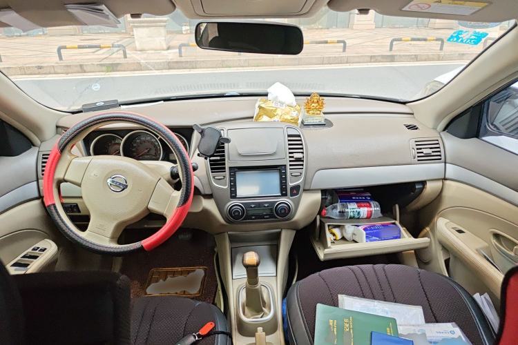 Used Nissan Sylphy 2012 Classic 1.6XE Manual Comfort Edition Center Console