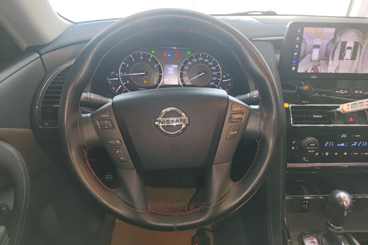 Used Nissan Patrol 2017 4.0L SE U.S.-Spec Version Steering Wheel