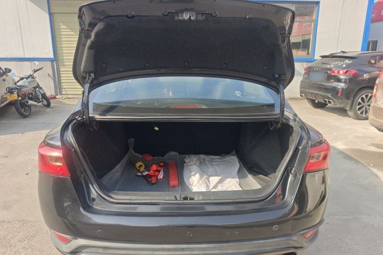 Used Zotye Z300 2014 1.5L Value Edition Manual Comfort Model
