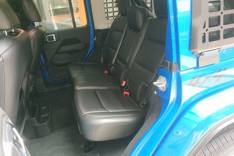 Used Jeep Wrangler 2022 2.0T High Altitude Four-Door Edition Left Rear Seat