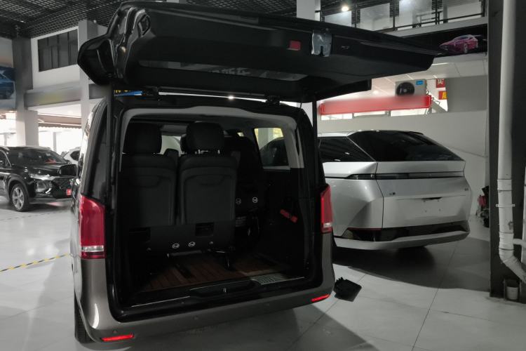 Used Mercedes-Benz V-Class 2017 V 260 Avantgarde Edition