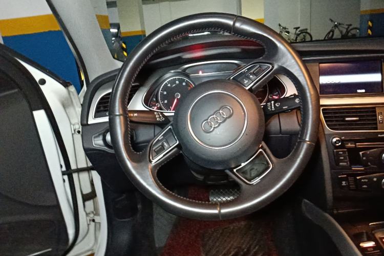 Used Audi A4L 2015 35 TFSI Automatic Standard Model Steering Wheel