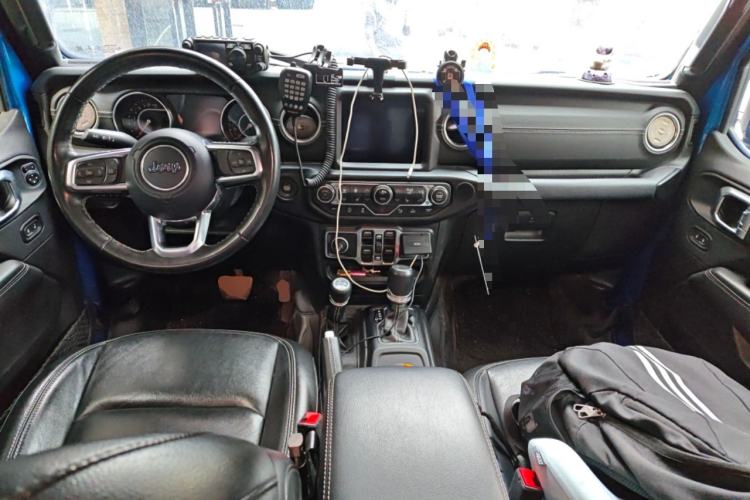 Used Jeep Gladiator 2022 3.6L Pioneer Edition Center Console