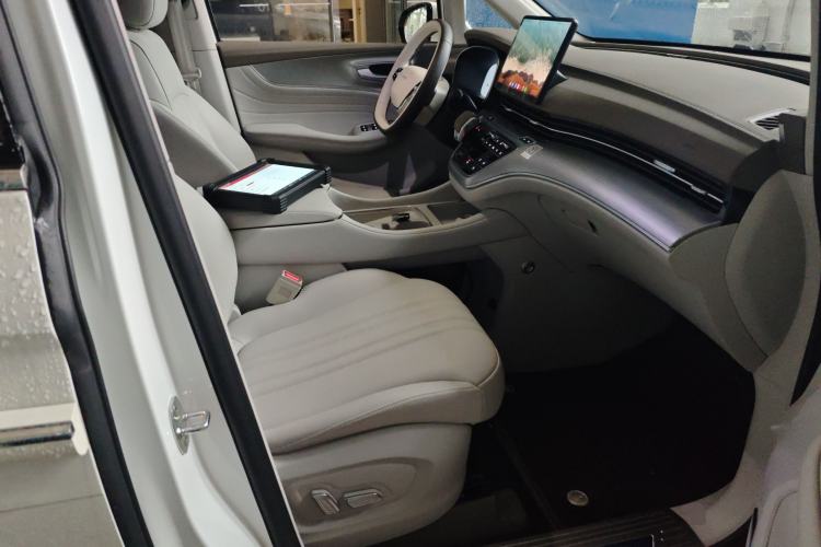 Used Roewe iMAX8 New Energy 2025 1.5T DMH Lu Zun Deluxe Edition Right Front Seat