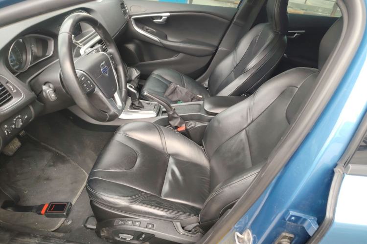 Used Volvo V40 2016 T3 Zhiyi Edition
