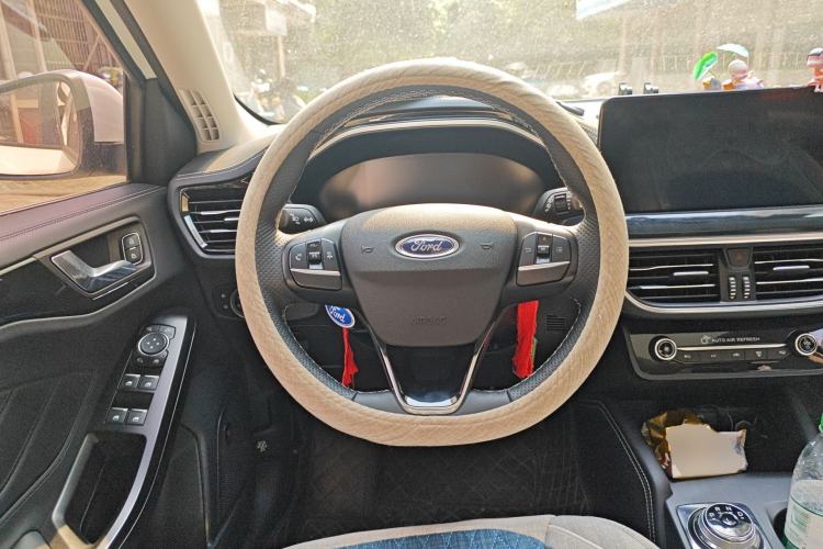 Used Ford Focus 2021 Hatchback EcoBoost 180 Automatic Titanium Edition Steering Wheel