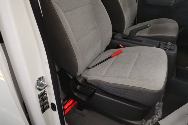 Used Wuling Yangguang 2024 300km Range Practical Window-Sealed Version 60kW Right Front Seat