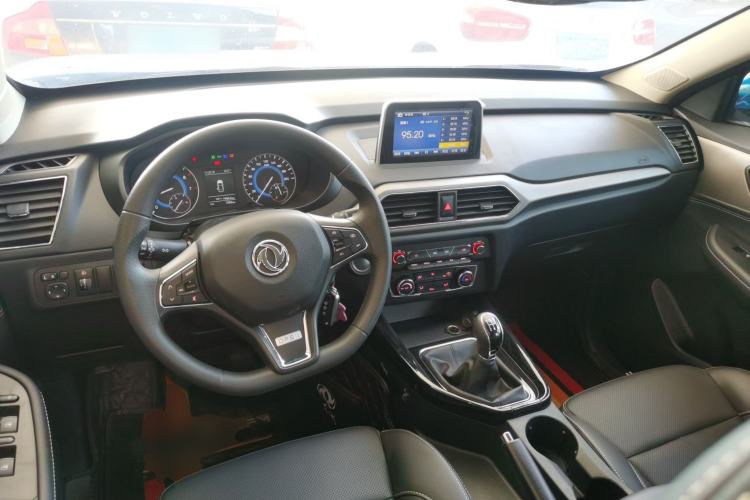 Used Dongfeng Fengon S560 2019 1.8L Manual Urban Model
