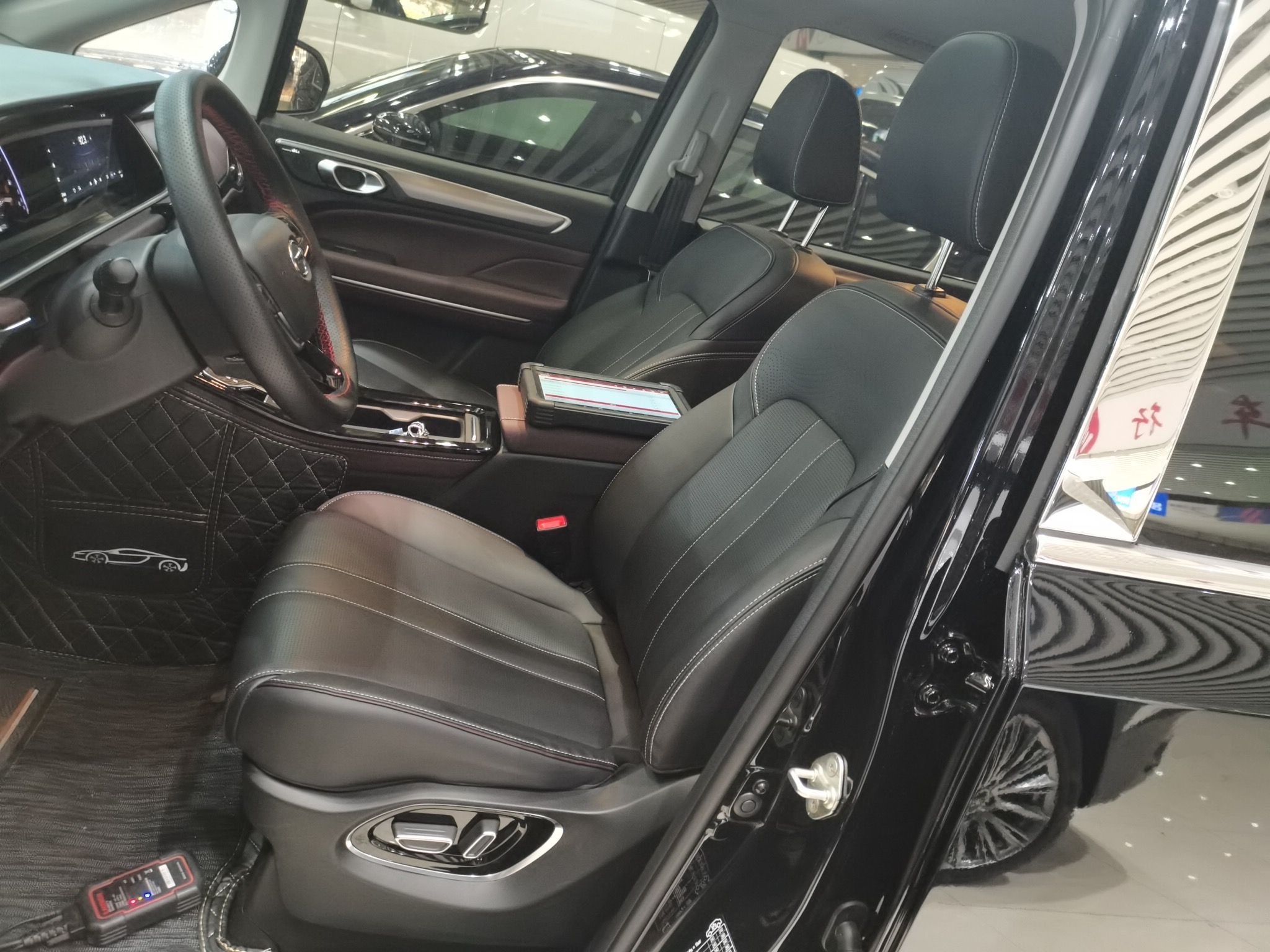 Переднее сиденье в автомобиле