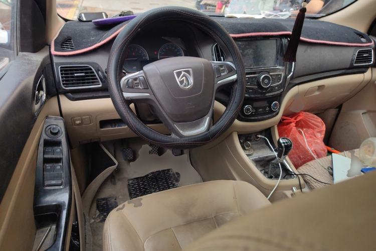 Used Baojun 730 2014 1.5L manual luxury trim 7 seats