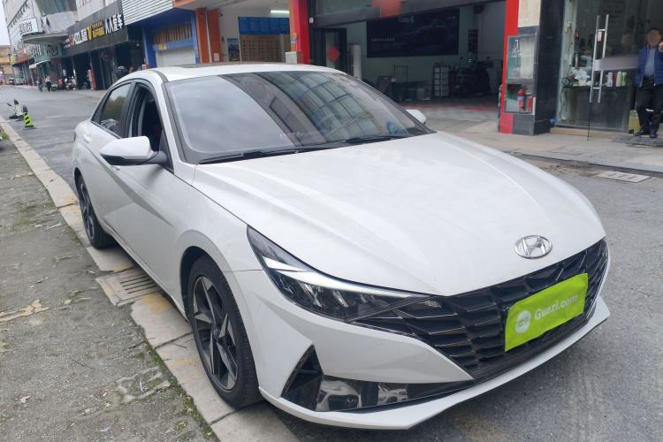 Used Hyundai Elantra 2022 1.5L CVT GLX Elite Edition Front Right 45 Deg