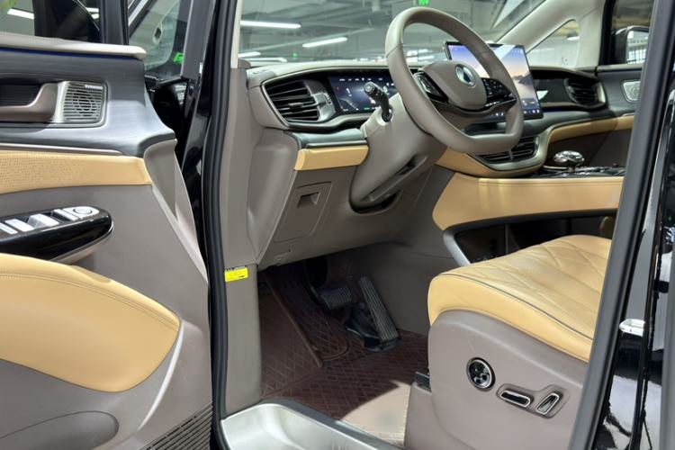 Used Denza D9 2022 DM-i 970 Four-Wheel Drive Flagship Model

