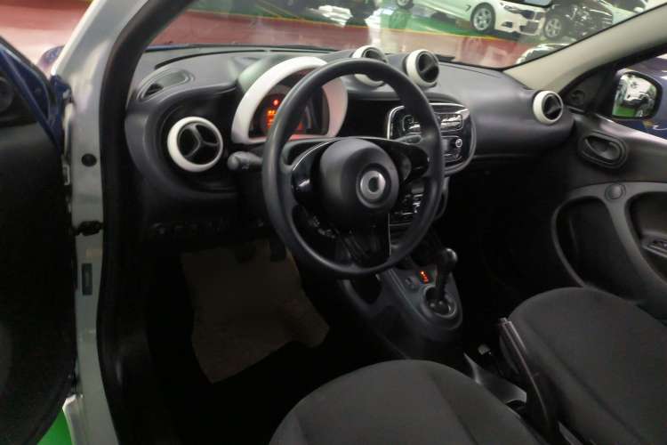 Used smart forfour 2016 1.0L 52 kW Dynamic Edition