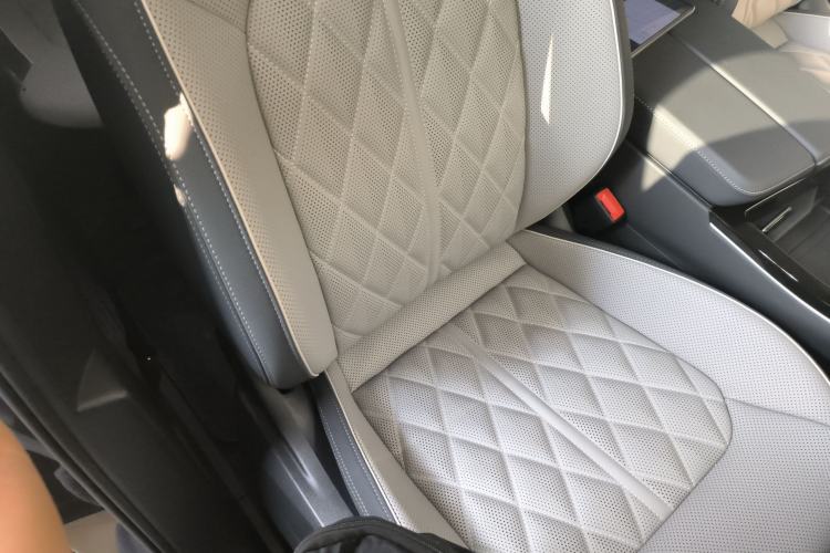 Used Volkswagen Tavendor 2024 Facelifted 380TSI All-Wheel Drive R-Line Cruise Premium Edition
